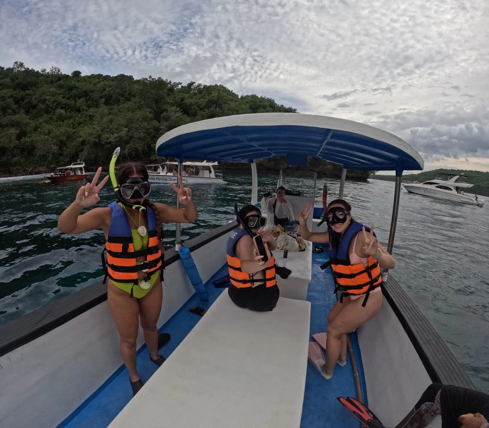 From Bali: Nusa Penida Full Day Tour and Private Boat Snorkeling 3 Spots 